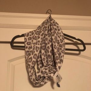 Old navy animal pattern scarf